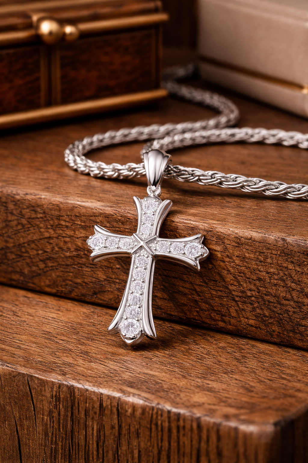 Zawieszka Sharp Cross Prestige – Białe Złoto