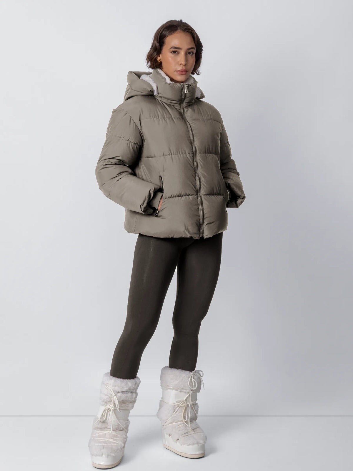 Krótka, pikowana kurtka WarmCore™ Classic z odpinanym kapturem