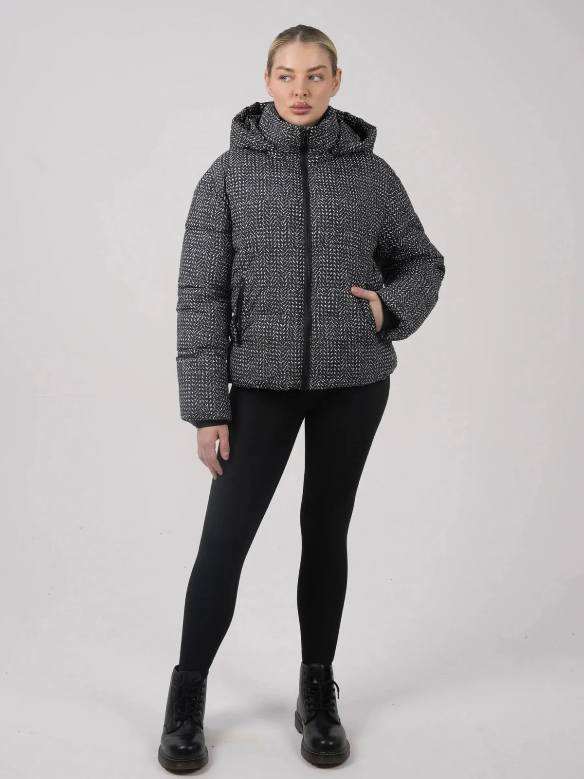 Krótka, pikowana kurtka WarmCore™ Classic z odpinanym kapturem