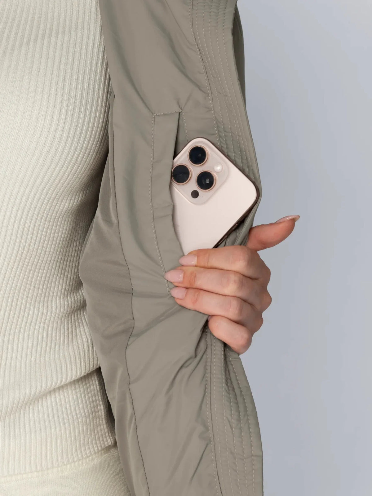Krótka, pikowana kurtka WarmCore™ Classic z odpinanym kapturem